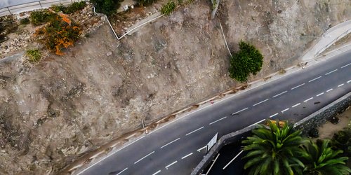 El Cabildo avanza en la estabilización de taludes en el acceso a la costa de Vallehermoso