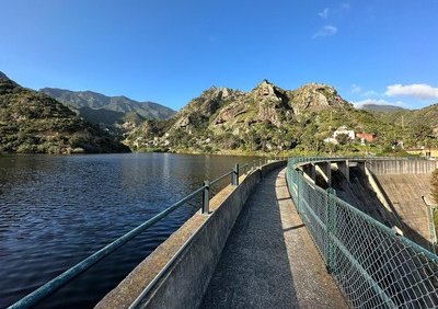 La mejora de la presa de La Encantadora permitirá reforzar la seguridad y optimizar el agua para el regadío en Vallehermoso