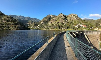 La mejora de la presa de La Encantadora permitirá reforzar la seguridad y optimizar el agua para el regadío en Vallehermoso