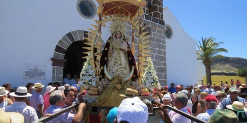 Virgen-de-Candelaria-en-Chipude-la-Gomera.jpg