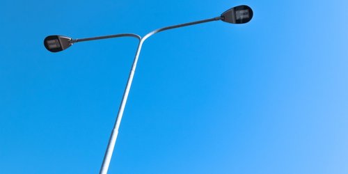 led-street-lamp-on-blue-sky_t20_kRogVE.jpg